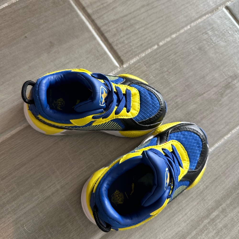 Puma Chase/Paw Patrol Toddler Sneakers/ size 6C - Picture 6 of 11